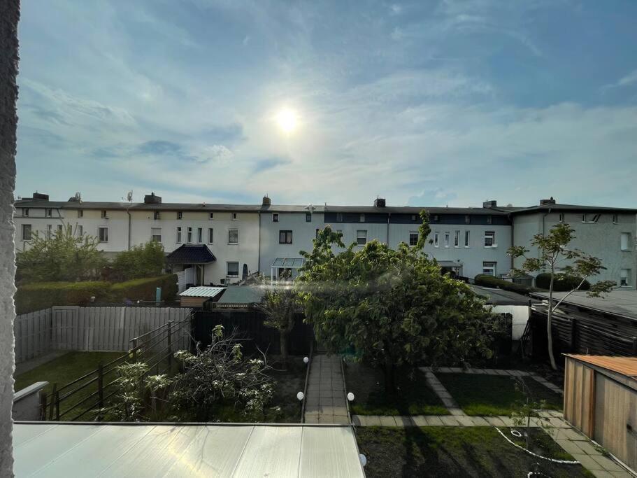 Schoenes Reihenhaus Mit Garten Magdeburg Exteriör bild